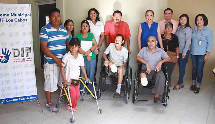 continua dif los cabos cambiando la vida de personas con la entrega de apoyos asistenciales